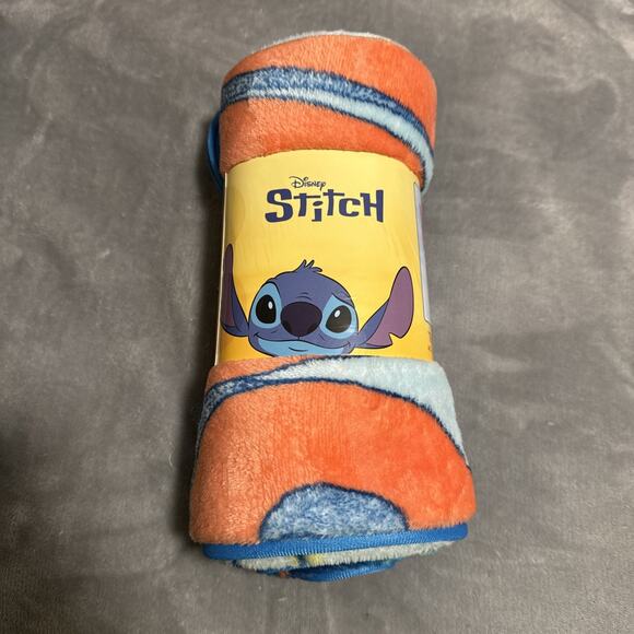 🔥Disney Stitch Vacay Mode 40 x 50 Inch Silk Touch Throw Blanket BNWT🔥 - Picture 2 of 3
